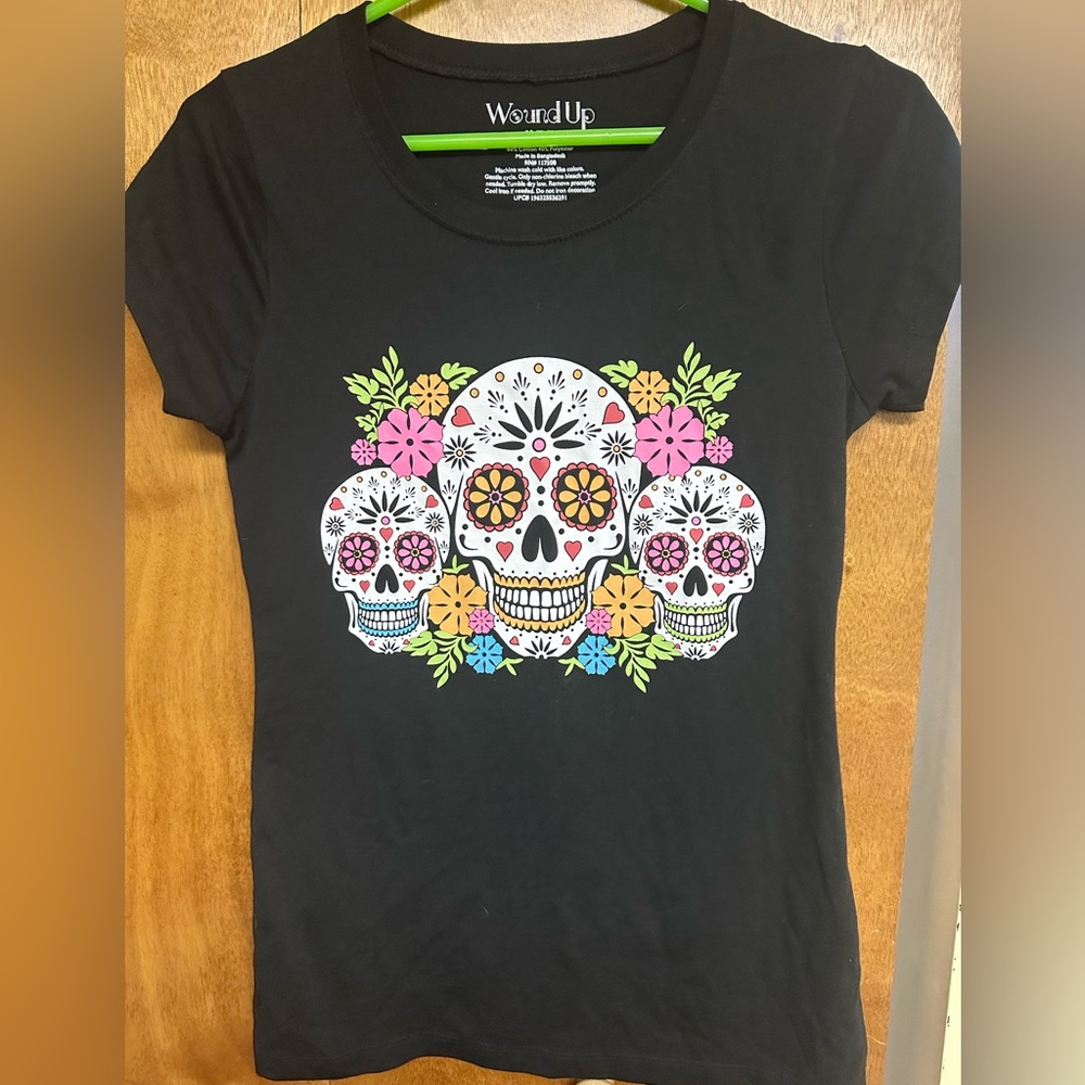 Sugar skull tee! Women’s medium